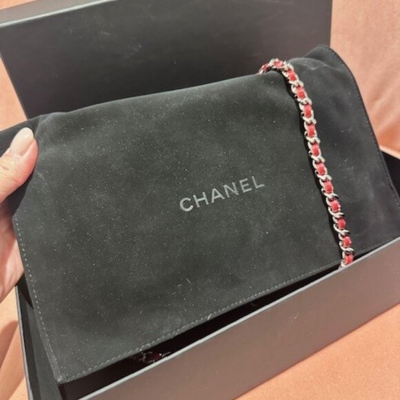 Chanel Wallet on Chain (WOC) in Red Caviar - Picture 5 of 7